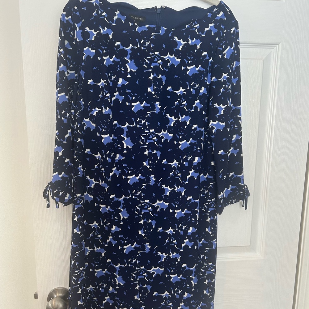 Pretty Talbots Blue White Floral Dress Scalloped Neckline Size 6